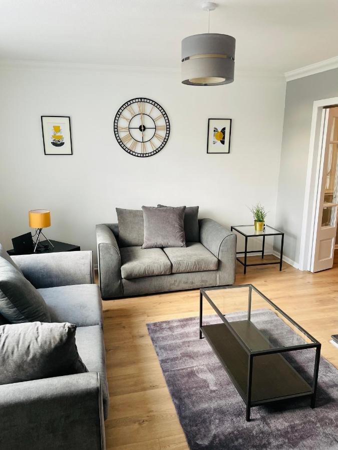 Wolverhampton Large 3 Bedrooms 5 Bed House Perfect For Short & Long Stays Contractors Business Nhs Insurance 1 Bathroom And Separate Wc Private Garden Driveway For 2 Large Vehicles Close To City Centre M6 M54 And Walsall Willenhall Cannock Property Exteriör bild