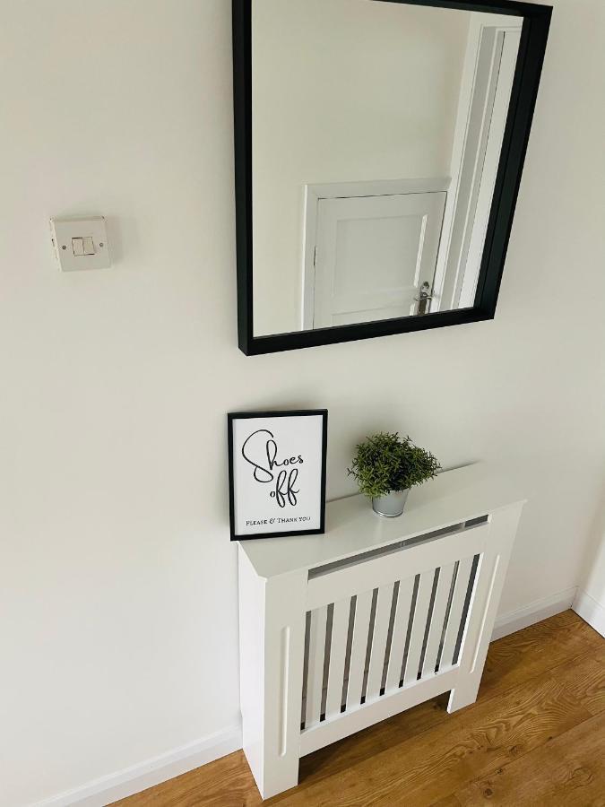 Wolverhampton Large 3 Bedrooms 5 Bed House Perfect For Short & Long Stays Contractors Business Nhs Insurance 1 Bathroom And Separate Wc Private Garden Driveway For 2 Large Vehicles Close To City Centre M6 M54 And Walsall Willenhall Cannock Property Exteriör bild